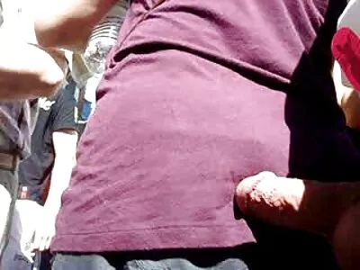 他妈的我朋友剃光的阴部和她嘴里的精液