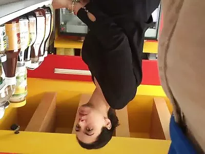 在凸轮前的业余夫妇