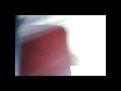 情侣在床上拥抱