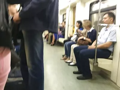 娇小的青少年让她的男朋友做他的事