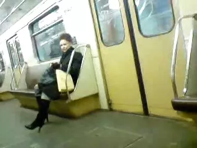 她是个狂野的狂野女孩