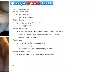美丽的女孩做爱并在她的身体上射精