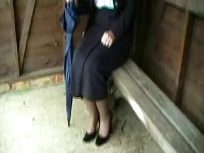 戴眼镜的妓女吸了一个大鸡巴