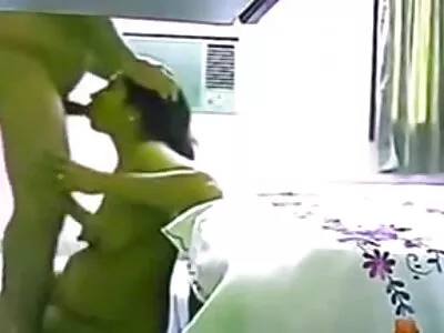 傲慢的学生在聚会上得到他们想要的东西